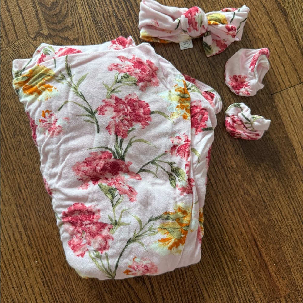Lou Lou & Company Swaddle with Mittens & Headband